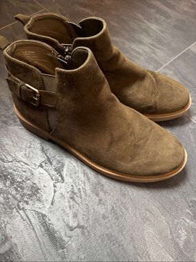 Esprit Olive / Brown Suede Chelsea Boots with Side Buckle
